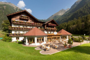 Отель Alpenhotel Badmeister  Флаттах